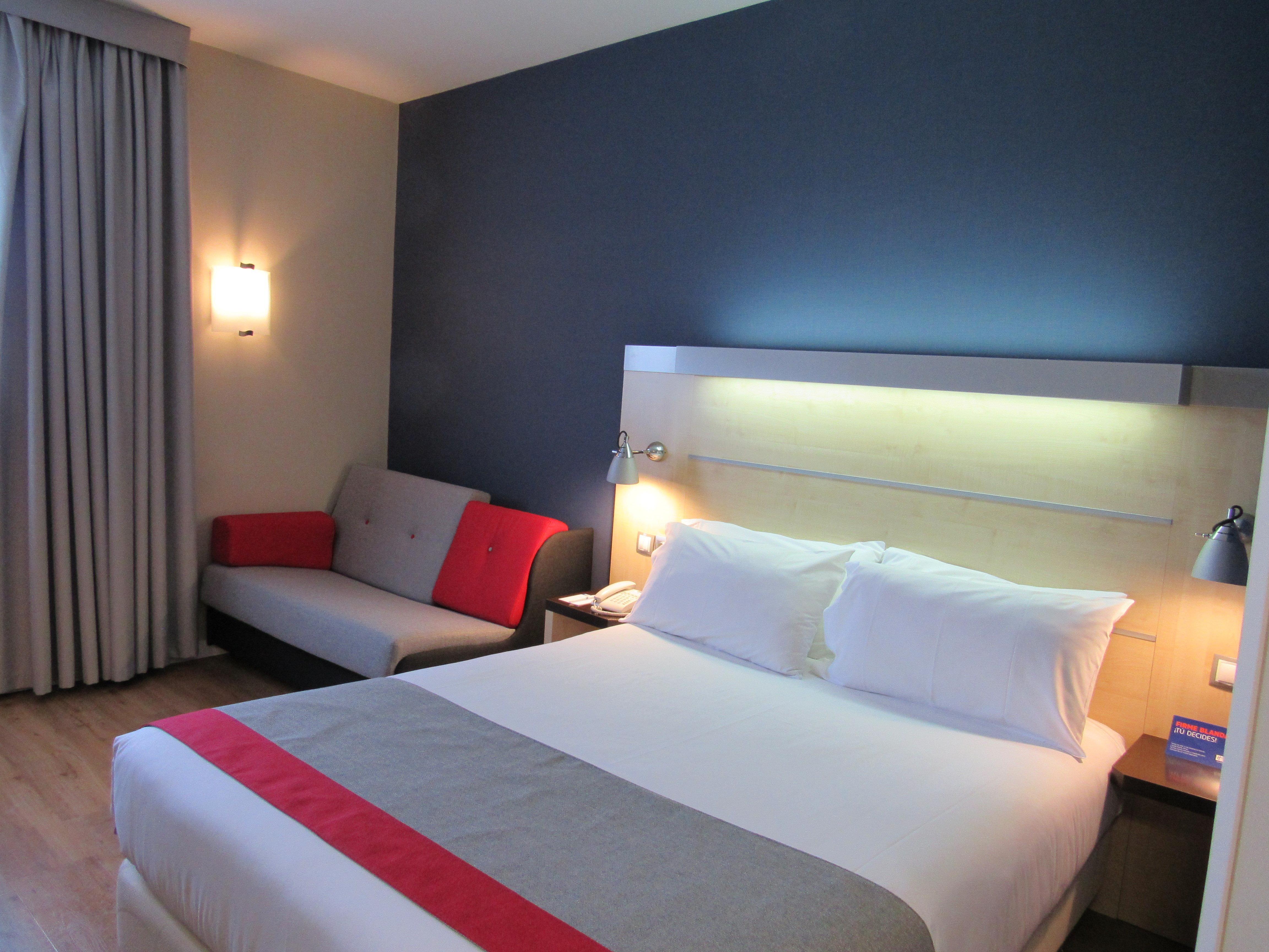 Holiday Inn Express Madrid-Getafe By Ihg Bagian luar foto