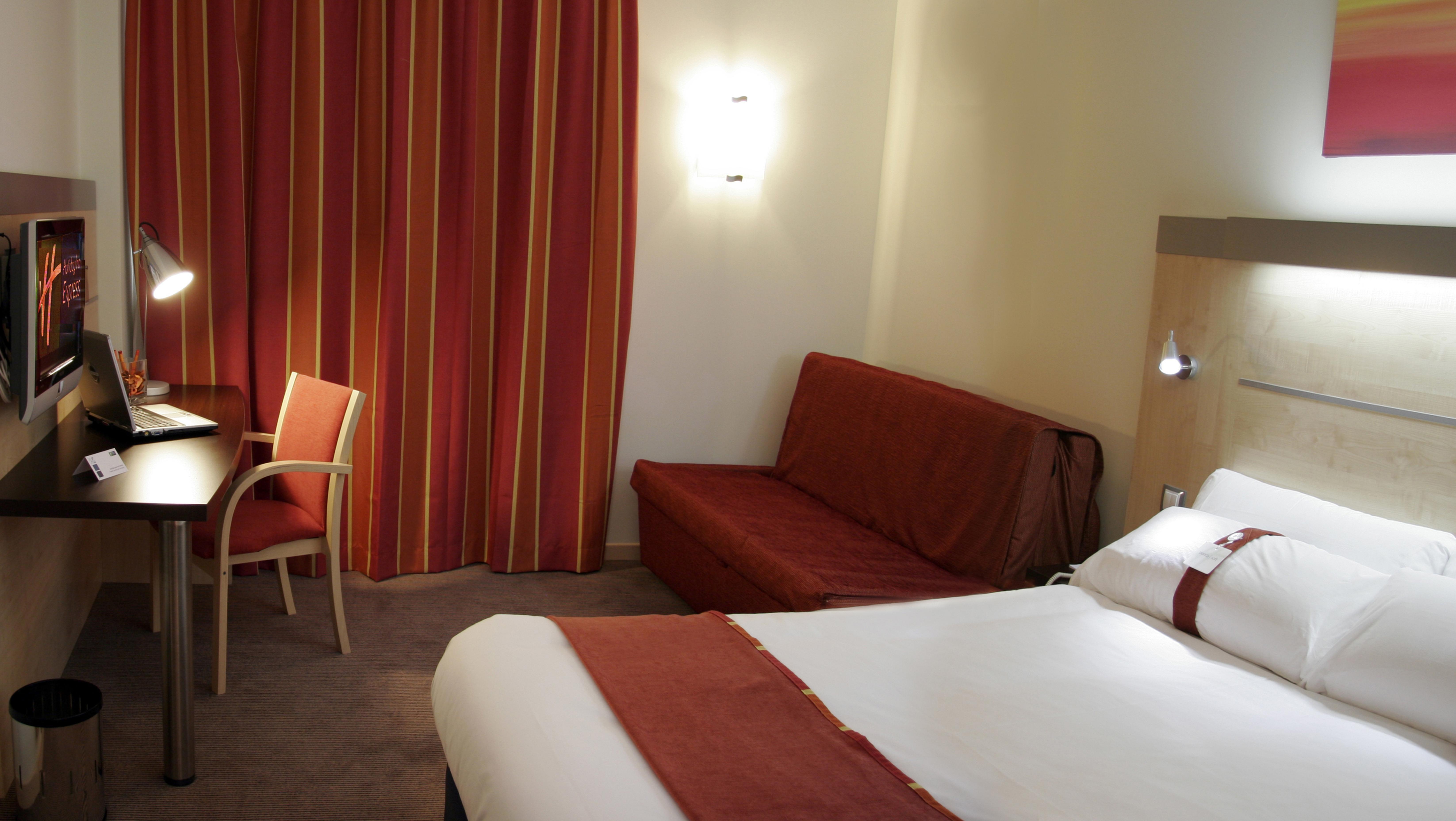 Holiday Inn Express Madrid-Getafe By Ihg Bagian luar foto