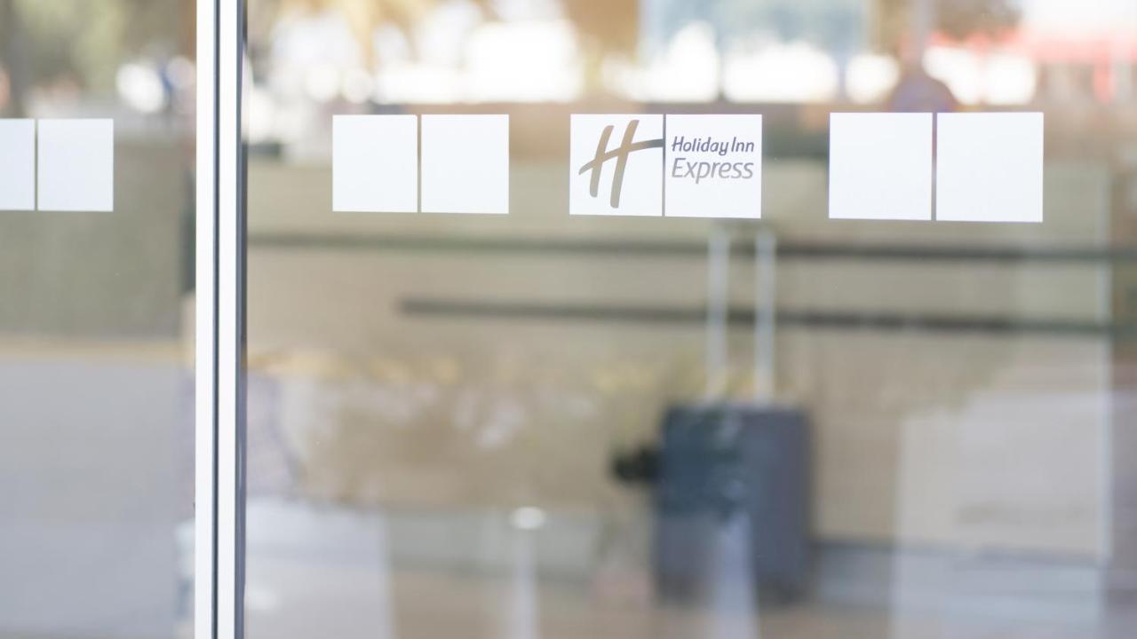 Holiday Inn Express Madrid-Getafe By Ihg Bagian luar foto