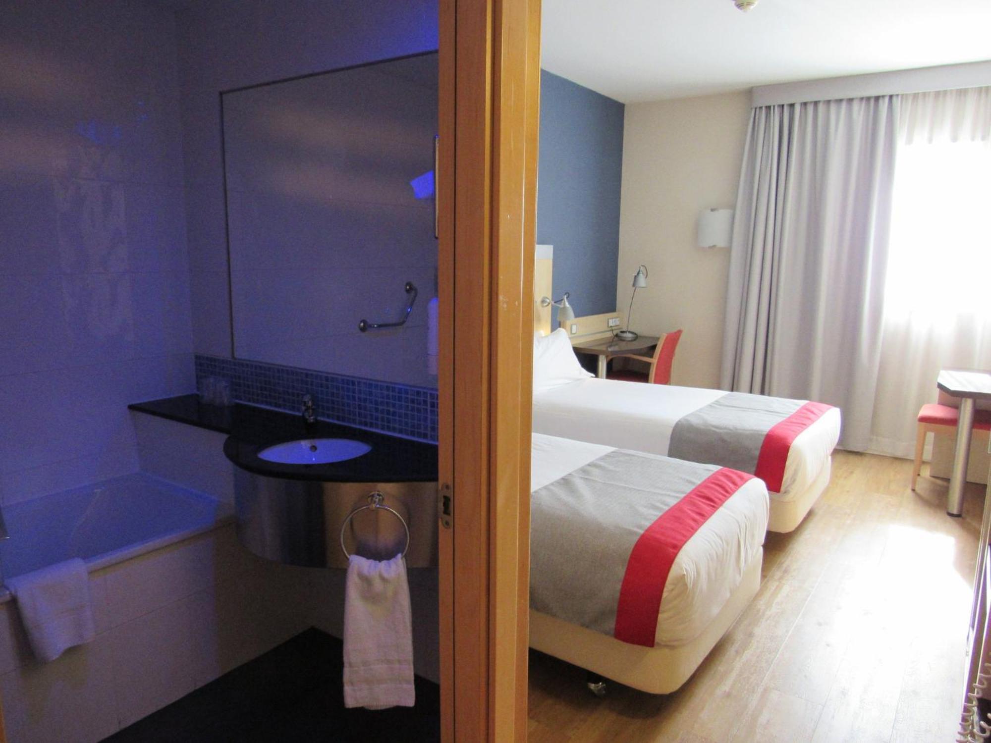 Holiday Inn Express Madrid-Getafe By Ihg Bagian luar foto