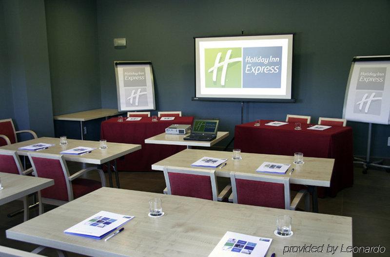 Holiday Inn Express Madrid-Getafe By Ihg Bagian luar foto