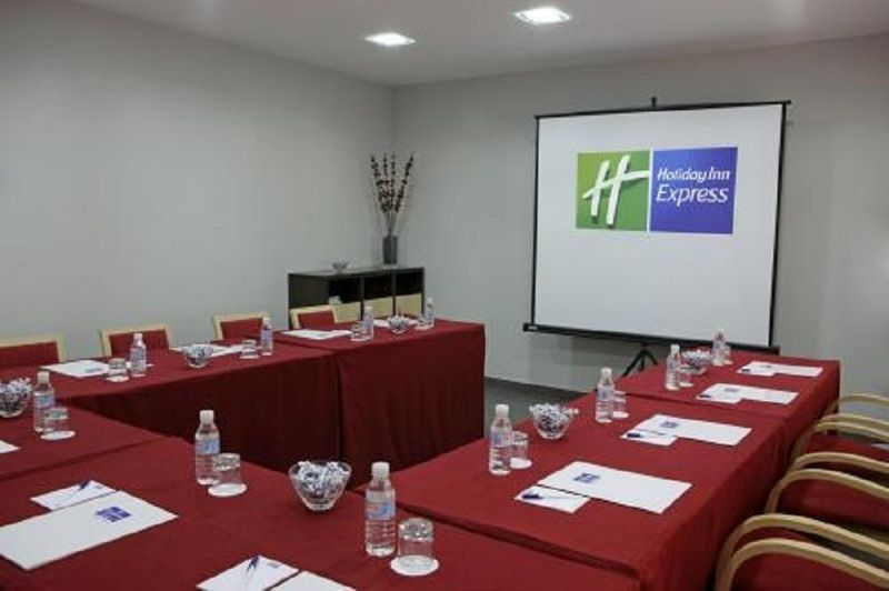 Holiday Inn Express Madrid-Getafe By Ihg Bagian luar foto