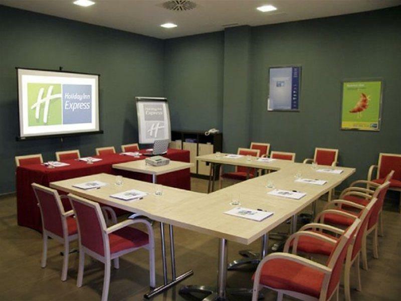 Holiday Inn Express Madrid-Getafe By Ihg Bagian luar foto