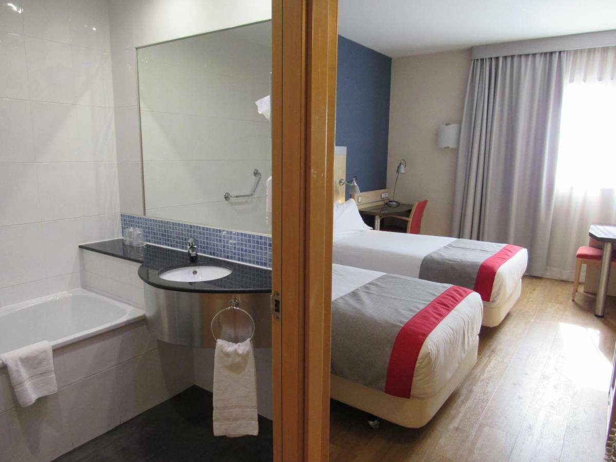 Holiday Inn Express Madrid-Getafe By Ihg Bagian luar foto